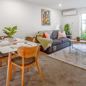 vibrant-city-abode-2-bed-2-bath.top-hotels-christchurch.com/
