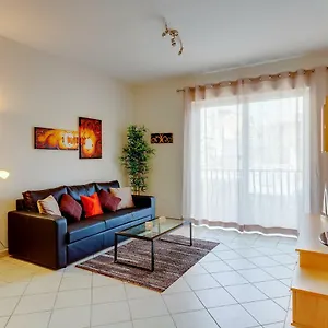 valletta-and-harbour-views-apartment-in-central-sliema.qawrahotelsmalta.org/