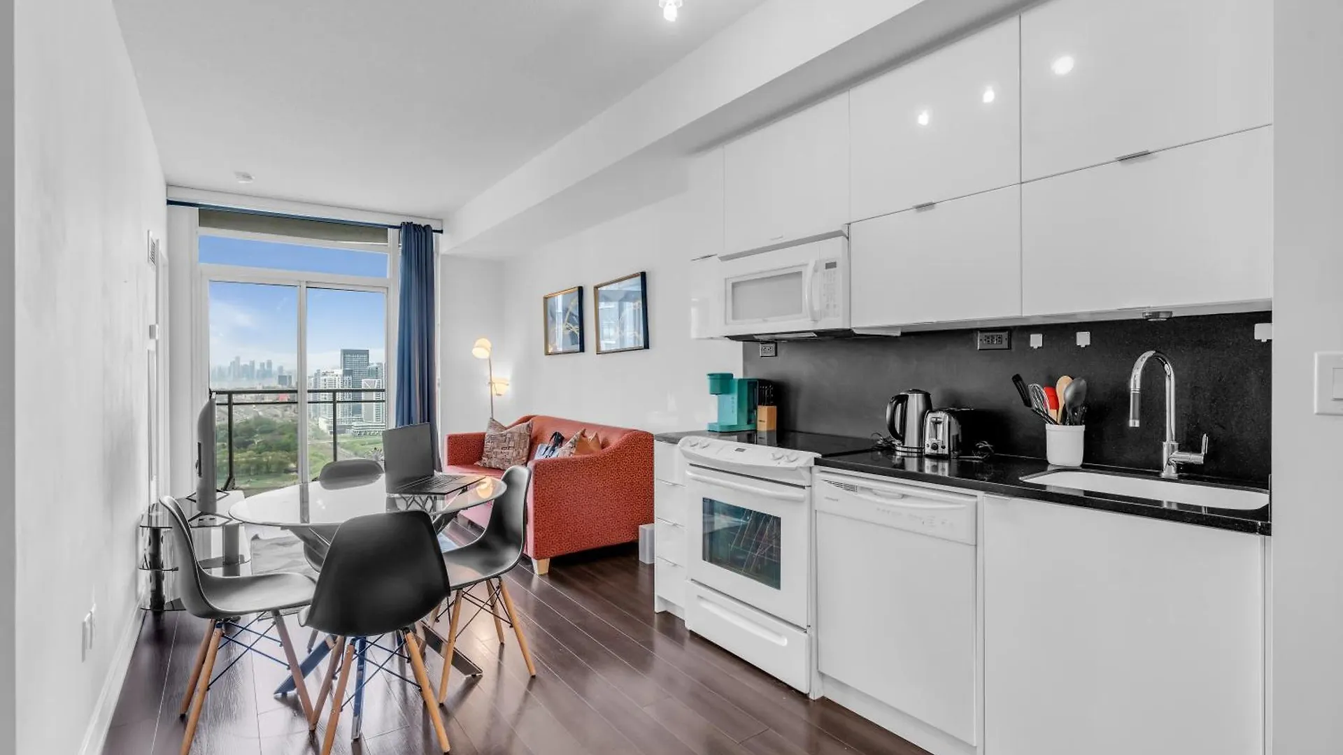 Downtown Condo - Free Parking/Self Check-In Toronto Canada