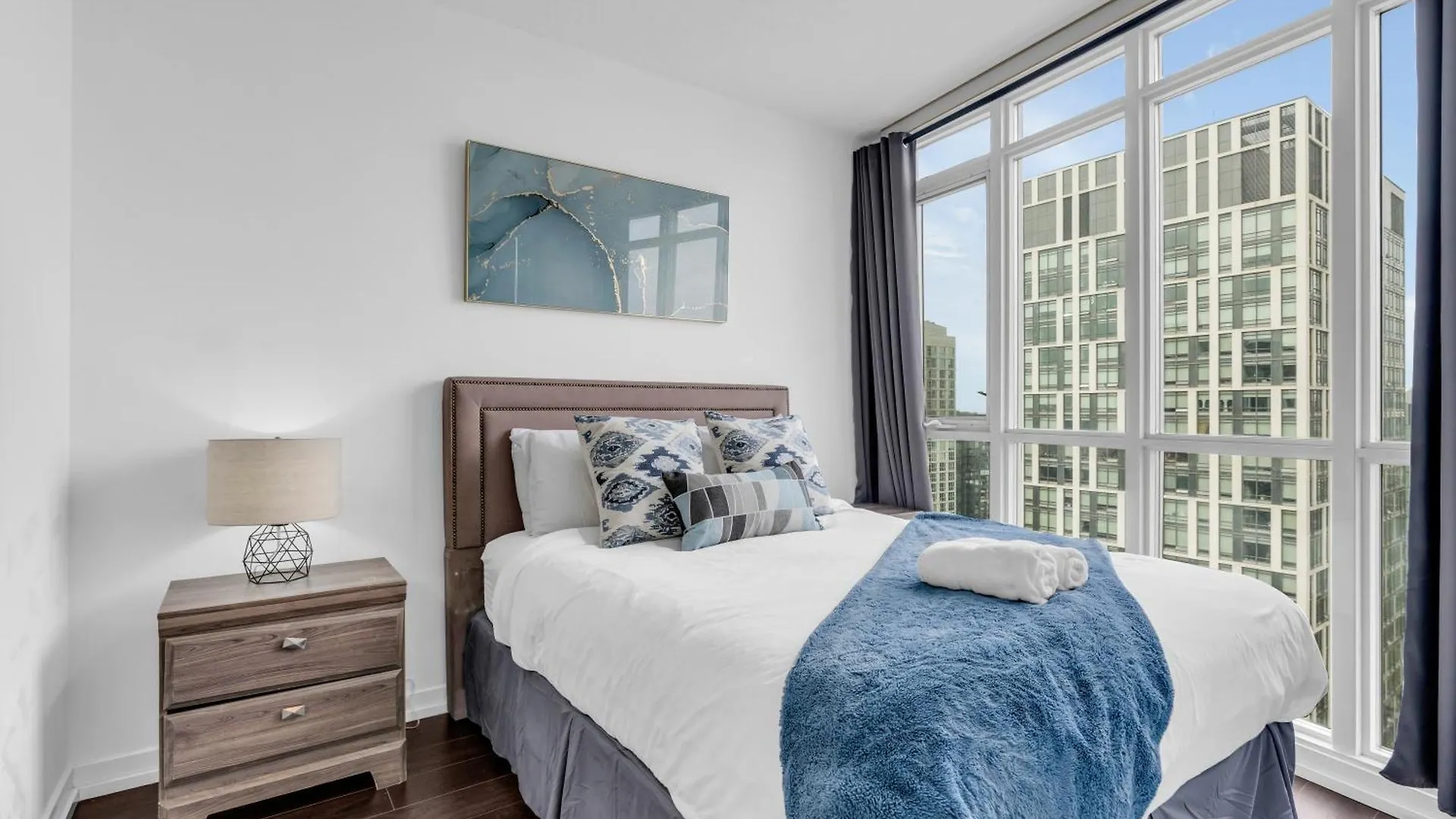 Apartment Downtown Condo - Free Parking/Self Check-In Toronto Canada